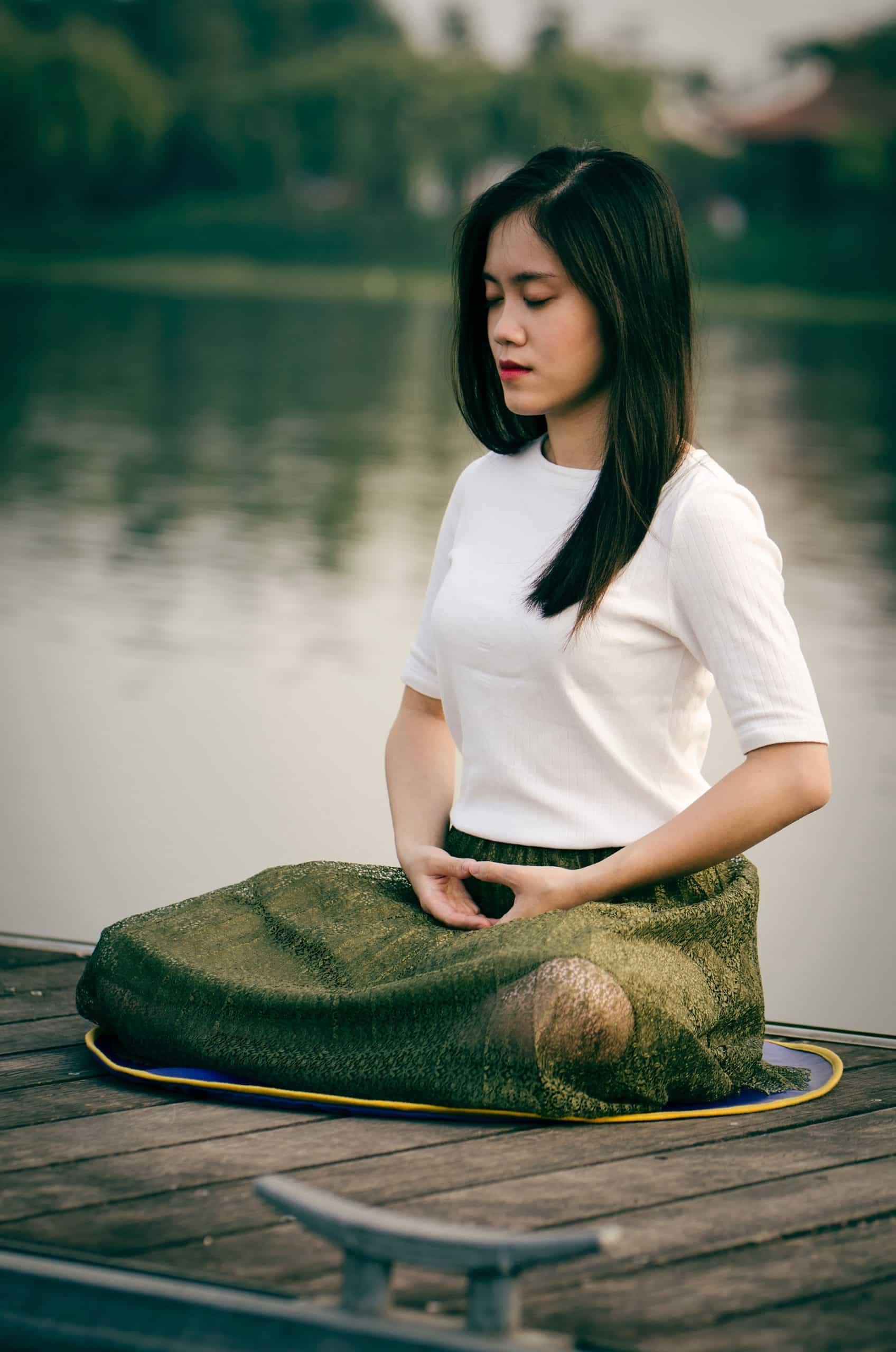 Blog Myumami Japanische Frau Meditation Ruhe Frieden Achtsam Umami 001