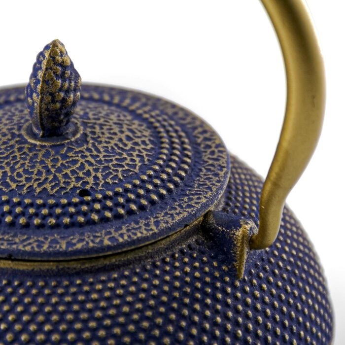 613808 arare gusseisenkanne tetsubin 900 ml blau gold 006