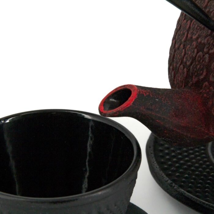 677449 takumi tetsubin komplett set gusseisenkanne teekanne 1100 ml schwarzrot 003