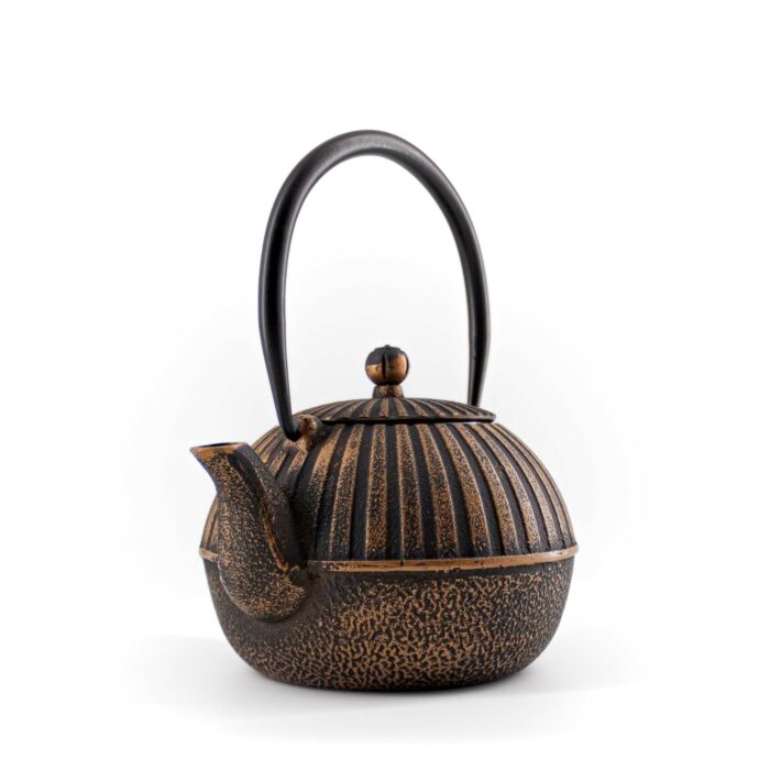 827032 yini gusseisenkanne tetsubin 900 ml schwarz gold 003