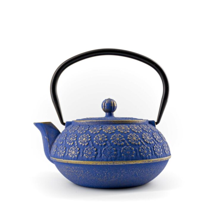 902880 sakura gusseisenkanne tetsubin 900 ml blau gold 001