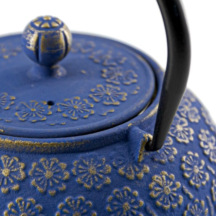 902880 sakura gusseisenkanne tetsubin 900 ml blau gold 006