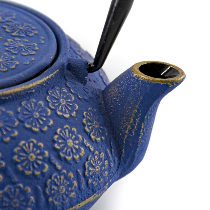 902880 sakura gusseisenkanne tetsubin 900 ml blau gold 007