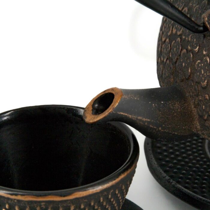 939670 takumi tetsubin komplett set gusseisenkanne teekanne 1100 ml schwarzgold 003